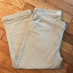 Levi’s Tan Capri Pants